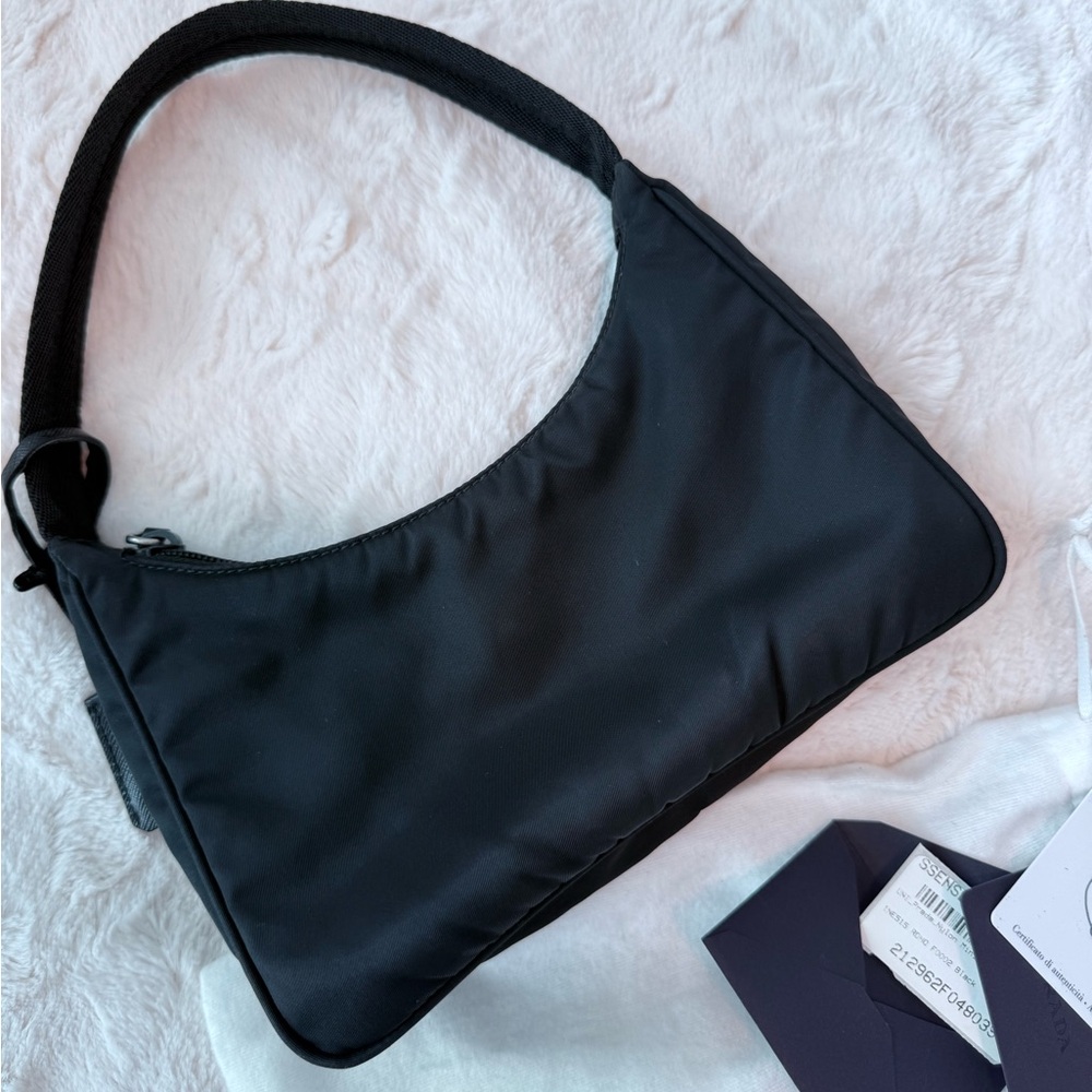 Authentic Used Black Re-Nylon Prada Re-Edition 2000 mini-bag - Picture 4 of 9